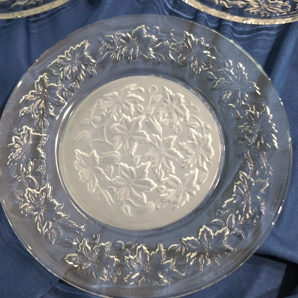 Princess House Poinsettia Frosted Center Clear Rim Glass Dinner Plates Set of 4